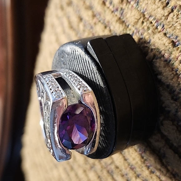 Ring - Picture 2 of 4